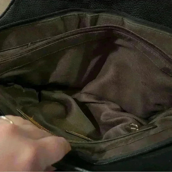 Stauer Black/Brown Shoulder Bag w/ lots of compartments Gold tone logo hardware - Picture 10 of 12